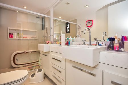 Apartamento à venda com 229m², 4 quartos e 4 vagasBanheiro Social