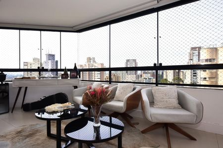 Apartamento à venda com 229m², 4 quartos e 4 vagasVaranda da Sala