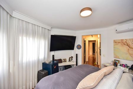 Apartamento à venda com 229m², 4 quartos e 4 vagasSuíte 4