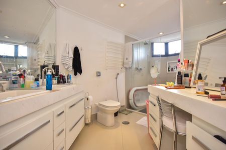 Apartamento à venda com 229m², 4 quartos e 4 vagasBanheiro Suíte 4