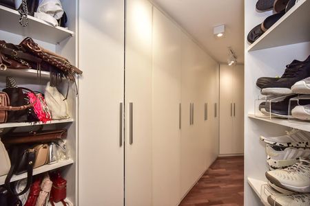 Apartamento à venda com 229m², 4 quartos e 4 vagasArmário da Suíte 4