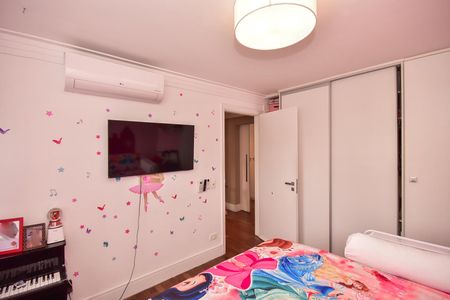 Apartamento à venda com 229m², 4 quartos e 4 vagasQuarto 2