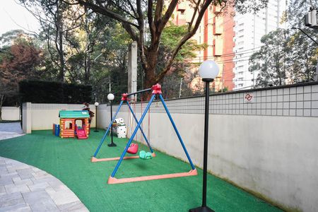 Apartamento à venda com 229m², 4 quartos e 4 vagasÁrea comum - Playground