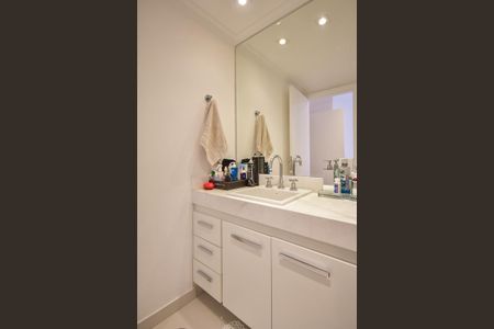 Apartamento à venda com 229m², 4 quartos e 4 vagasBanheiro Suíte 3