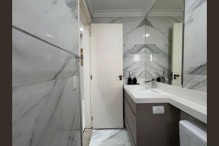 Apartamento à venda com 63m², 2 quartos e 2 vagasBanheiro da suíte