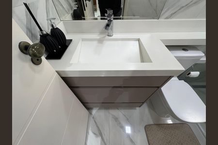 Apartamento à venda com 63m², 2 quartos e 2 vagasBanheiro da suíte