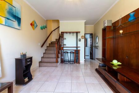 Casa à venda com 93m², 2 quartos e 2 vagasSala