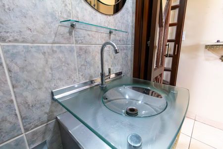 Casa à venda com 93m², 2 quartos e 2 vagasLavabo