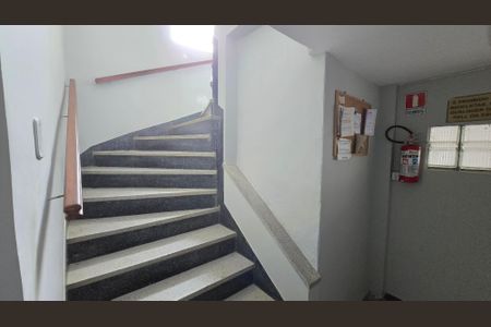 Apartamento para alugar com 120m², 3 quartos e 1 vagaEscada