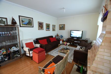 Casa à venda com 230m², 4 quartos e 5 vagasSala