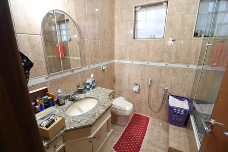 Casa à venda com 230m², 4 quartos e 5 vagasBanheiro Suíte 1