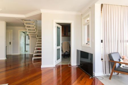 Apartamento à venda com 304m², 4 quartos e 2 vagas Apartamento à venda com 304m², 4 quartos e 2 vagasSala 1