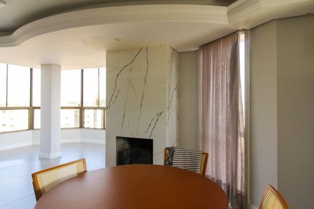 Apartamento à venda com 304m², 4 quartos e 2 vagas Apartamento à venda com 304m², 4 quartos e 2 vagasSala 2