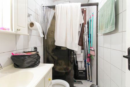 Apartamento à venda com 304m², 4 quartos e 2 vagas Apartamento à venda com 304m², 4 quartos e 2 vagasBanheiro de serviço