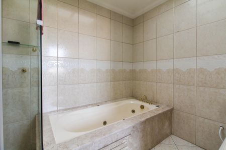 Apartamento à venda com 304m², 4 quartos e 2 vagas Apartamento à venda com 304m², 4 quartos e 2 vagasBanheiro da Suíte 2