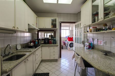 Apartamento à venda com 304m², 4 quartos e 2 vagas Apartamento à venda com 304m², 4 quartos e 2 vagasCozinha
