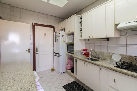 Apartamento à venda com 304m², 4 quartos e 2 vagas Apartamento à venda com 304m², 4 quartos e 2 vagasCozinha