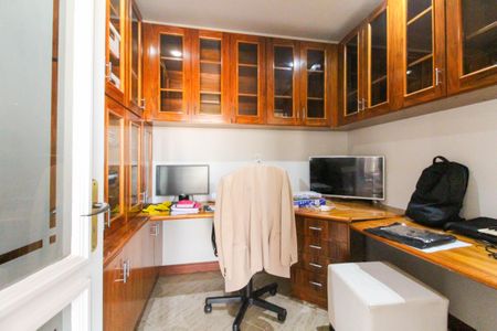 Apartamento à venda com 304m², 4 quartos e 2 vagas Apartamento à venda com 304m², 4 quartos e 2 vagasQuarto 1