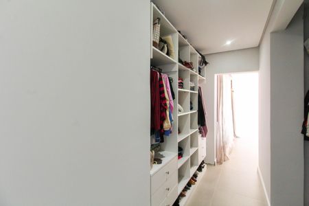Apartamento à venda com 304m², 4 quartos e 2 vagas Apartamento à venda com 304m², 4 quartos e 2 vagasCloset da suíte 2
