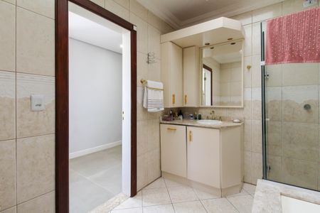 Apartamento à venda com 304m², 4 quartos e 2 vagas Apartamento à venda com 304m², 4 quartos e 2 vagasBanheiro da Suíte 2