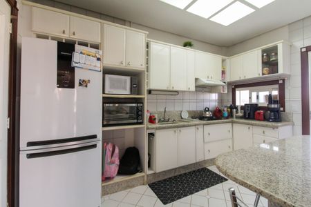 Apartamento à venda com 304m², 4 quartos e 2 vagas Apartamento à venda com 304m², 4 quartos e 2 vagasCozinha