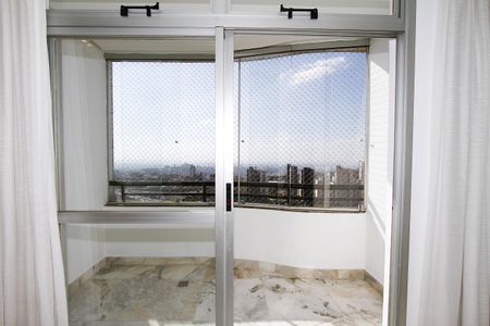 Varanda da Sala de apartamento à venda com 3 quartos, 199m² em Belvedere, Belo Horizonte