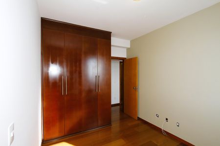 Apartamento à venda com 199m², 3 quartos e 4 vagasQuarto 2