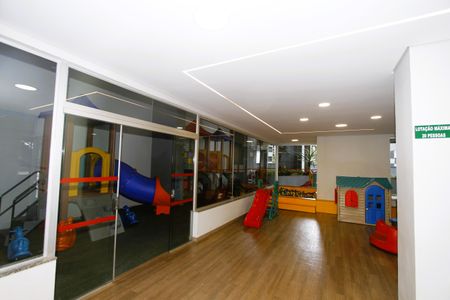 Apartamento à venda com 199m², 3 quartos e 4 vagasÁrea comum - Playground