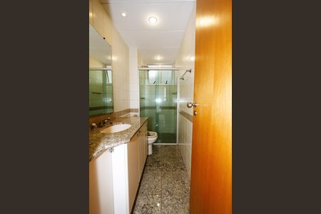 Apartamento à venda com 199m², 3 quartos e 4 vagasBanheiro 1