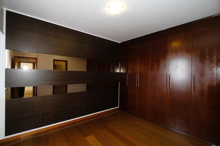 Apartamento à venda com 199m², 3 quartos e 4 vagasSuíte