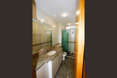 Apartamento à venda com 199m², 3 quartos e 4 vagasBanheiro 1