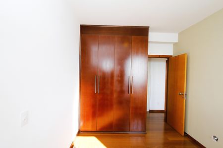 Apartamento à venda com 199m², 3 quartos e 4 vagasQuarto 2