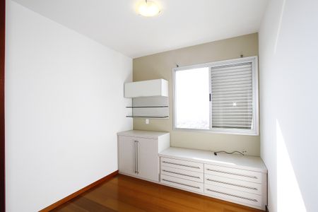 Apartamento à venda com 199m², 3 quartos e 4 vagasQuarto 1