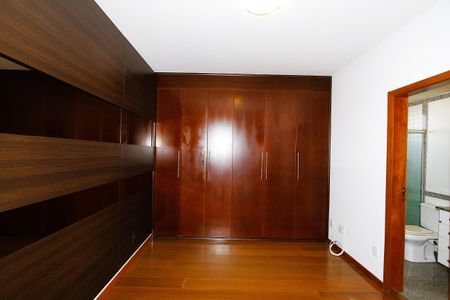 Apartamento à venda com 199m², 3 quartos e 4 vagasSuíte