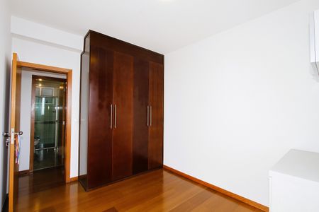 Apartamento à venda com 199m², 3 quartos e 4 vagasQuarto 1