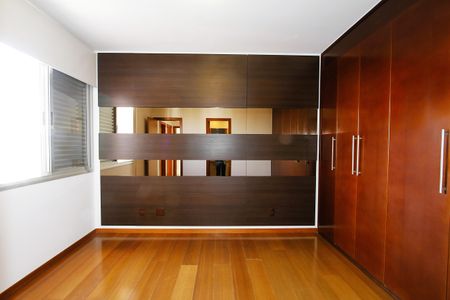 Apartamento à venda com 199m², 3 quartos e 4 vagasSuíte