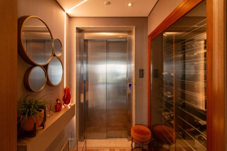 Apartamento à venda com 185m², 4 quartos e 4 vagasHall de Entrada - Elevador Privativo