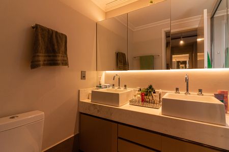 Apartamento à venda com 185m², 4 quartos e 4 vagasBanheiro da Suíte 1