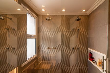 Apartamento à venda com 185m², 4 quartos e 4 vagasBanheiro da Suíte 1