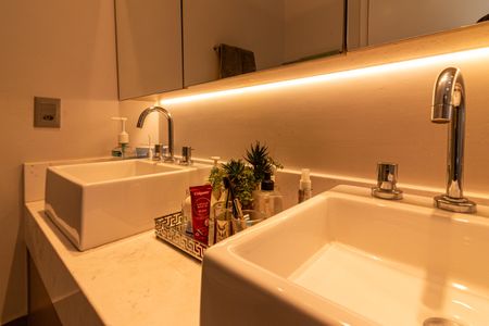 Apartamento à venda com 185m², 4 quartos e 4 vagasBanheiro da Suíte 1