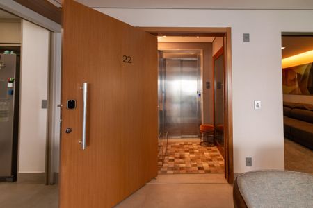 Apartamento à venda com 185m², 4 quartos e 4 vagasHall de Entrada - Elevador Privativo