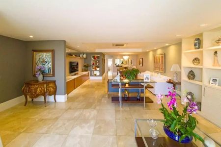 Apartamento à venda com 321m², 4 quartos e 4 vagas