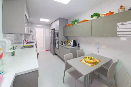 Apartamento à venda com 321m², 4 quartos e 4 vagas