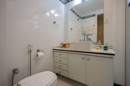 Apartamento à venda com 150m², 3 quartos e 2 vagasBanheiro Social
