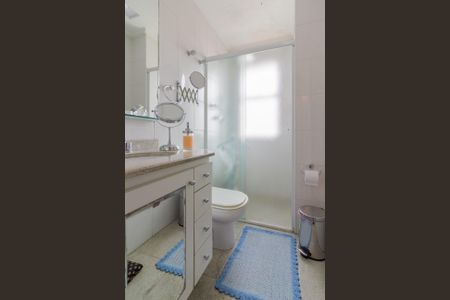 Apartamento à venda com 325m², 4 quartos e 5 vagas Apartamento à venda com 325m², 4 quartos e 5 vagasBanheiro da Suíte 2