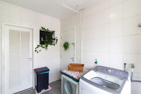 Apartamento à venda com 325m², 4 quartos e 5 vagas Apartamento à venda com 325m², 4 quartos e 5 vagasÁrea de Serviço