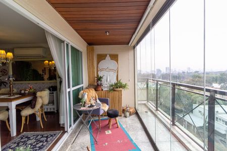 Apartamento à venda com 325m², 4 quartos e 5 vagas Apartamento à venda com 325m², 4 quartos e 5 vagasVaranda