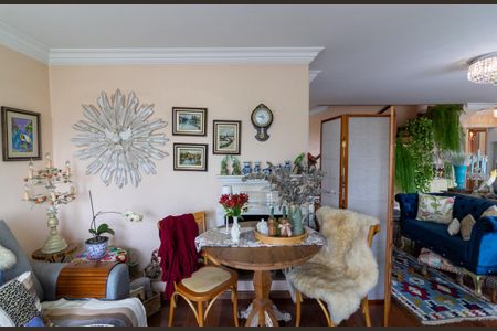 Apartamento à venda com 325m², 4 quartos e 5 vagas Apartamento à venda com 325m², 4 quartos e 5 vagasSala de TV