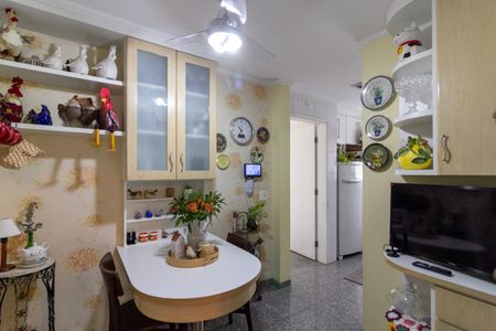 Apartamento à venda com 325m², 4 quartos e 5 vagas Apartamento à venda com 325m², 4 quartos e 5 vagasCozinha