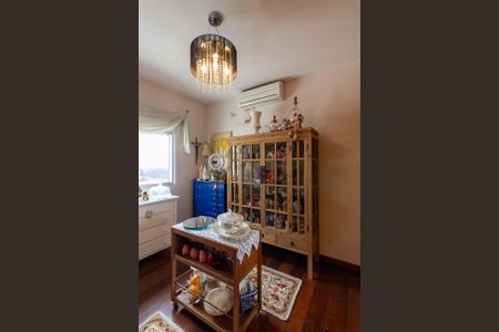 Apartamento à venda com 325m², 4 quartos e 5 vagas Apartamento à venda com 325m², 4 quartos e 5 vagas Suíte 2